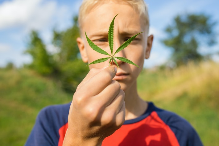 Scientists Pinpoint the Ideal Legal Age for Smoking Marijuana